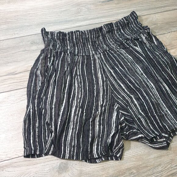 Threedots Women Shorts Black White Striped Elastic Waist Shorts XL 28 In Waist - Picture 2 of 6
